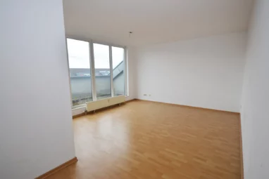 Wohnen und Arbeiten in heller 2-Zimmer-Wohnung mit individuellem Schnitt!