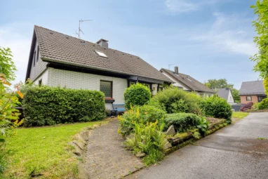 Einfamilienhaus mit Potenzial in begehrter Lage von Overath.