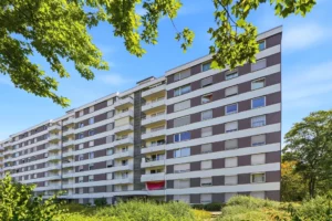 Provisionsfreie 4-Zimmer-Wohnung direkt am Vorgebirgspark
-aktuell Gewerblich genutzt- Leerstehend!