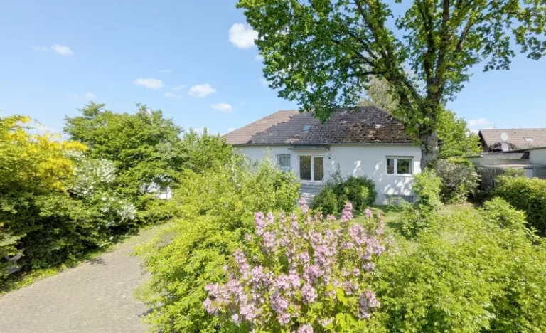 R E S E R V I E R T – Zentrumsnah! Großer Winkelbungalow in Neunkirchen