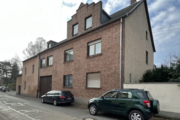 Rarität im Vorgebirge: Vierkanthof mit viel Platz in Merten