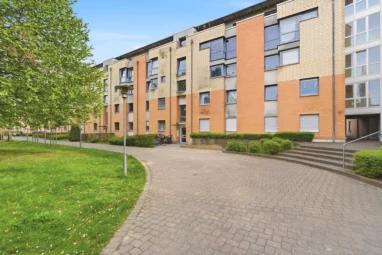 Provisionsfrei! Leerstehende 2-Zimmer-Wohnung mit Blick ins Grüne & TG-Stellplatz
