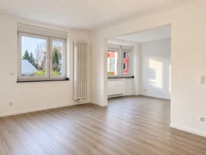 Lichtdurchflutete, hochwertig sanierte Altbauwohnung im Zentrum von Bergisch Gladbach