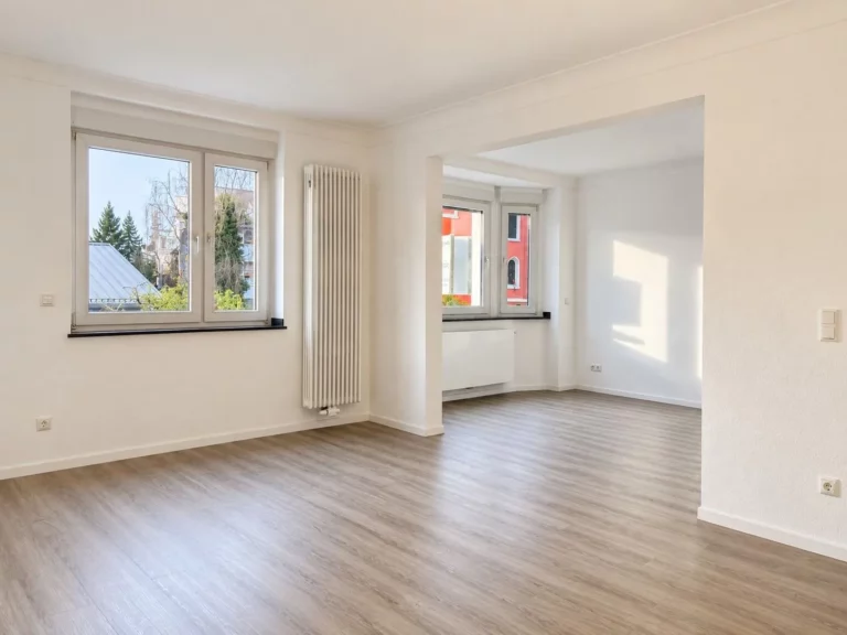 Lichtdurchflutete, hochwertig sanierte Altbauwohnung im Zentrum von Bergisch Gladbach