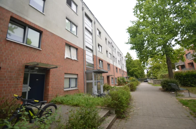 Helle geräumige 3-Zimmerwohnung mit Loggia und Tiefgaragenstellplatz!