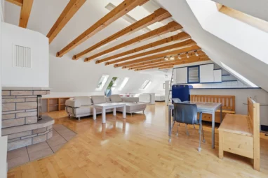 Provisionsfrei! Loftartige Dachgeschosswohnung in Raderberg *Bezugsfrei*