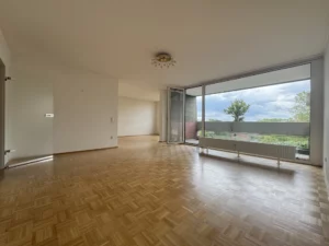 *Lichtdurchflutete 3-Zimmer-Wohnung mit Loggia und TG-Stellplatz*