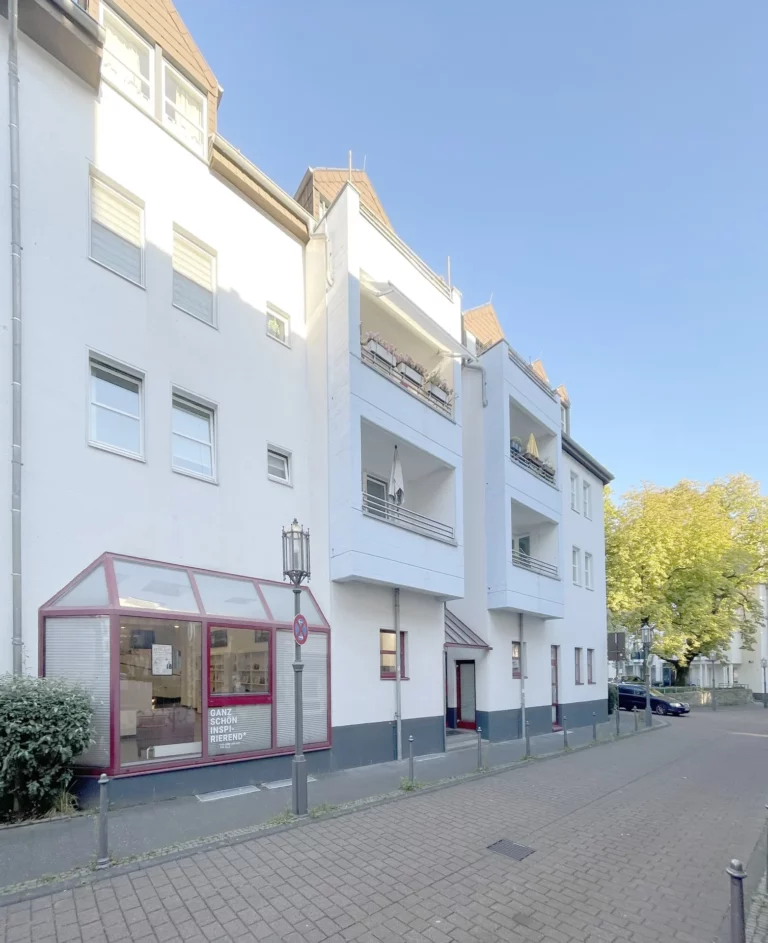 Zentrale Lage, Wohnung mit Balkon und Terrasse an der Stadtbücherei