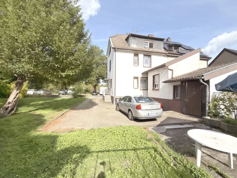 Renditeobjekt samt Baugrundstück mit Potential