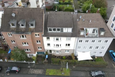 Lichtdurchflutete, hochwertig sanierte Altbauwohnung im Zentrum von Bergisch Gladbach