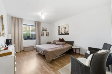 Provisionsfrei! Prestige & Privatsphäre auf einem Parkgrundstück in Marienburg