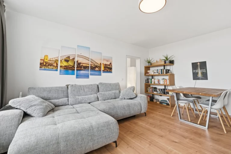 Sanierte & Leerstehende 3-Zimmer-Wohnung mit Loggia in Köln-Neubrück